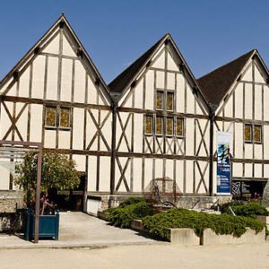 Façade du musée du Vitrail de Chartres