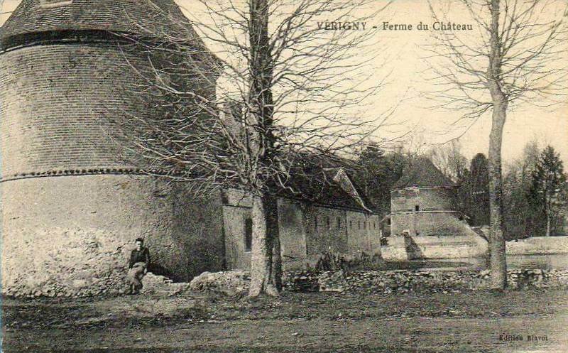 Carte postale ancienne de la ferme du château de Vérigny